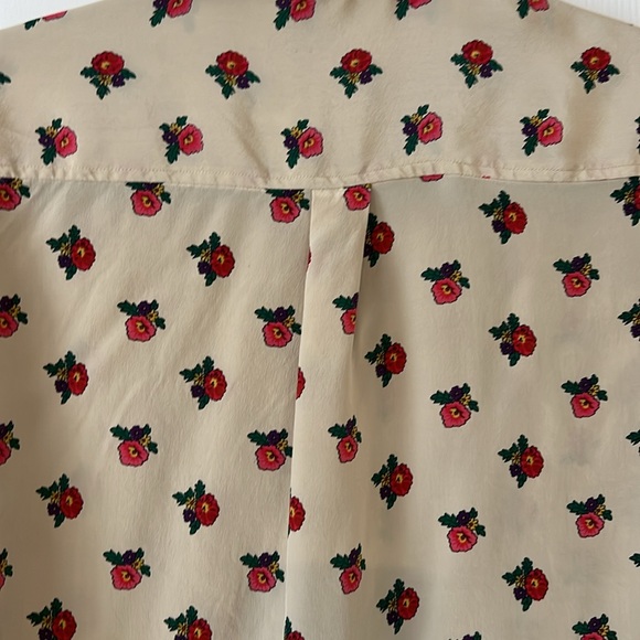 Equipment 100% silk blouse with floral print and front pockets. Size S. EUC - Picture 6 of 7